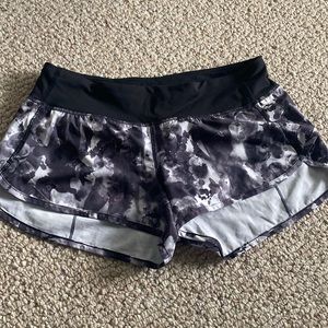 Lululemon Speed up short size 6